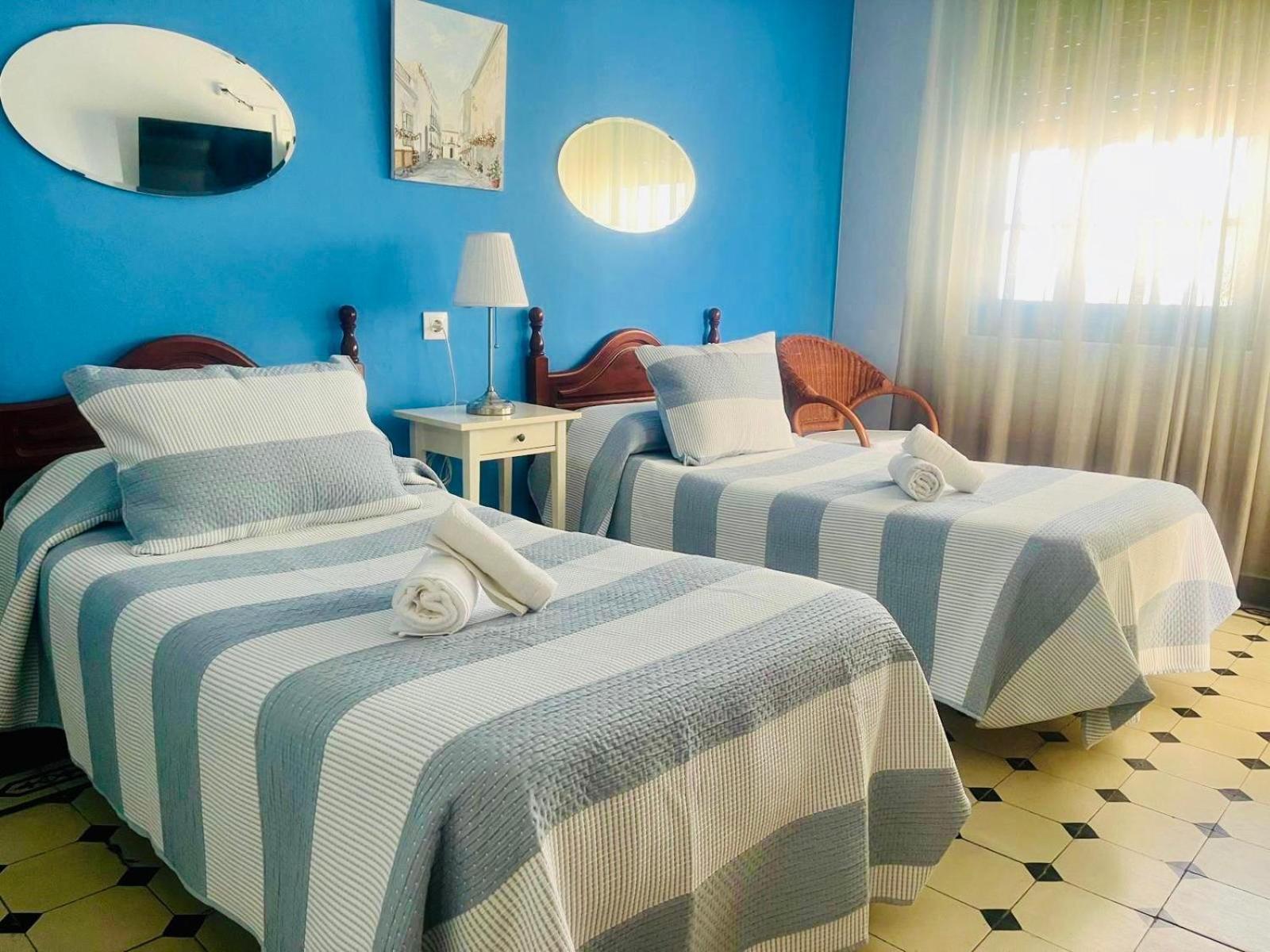 Hostal El Faro Chipiona Exterior foto